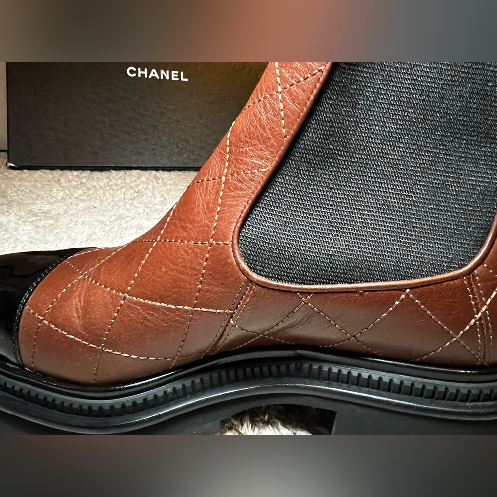 Chanel Calfskin Patent Cap Toe Quilted Short Boots 38.5 Brown/Black - Picture 15 of 16